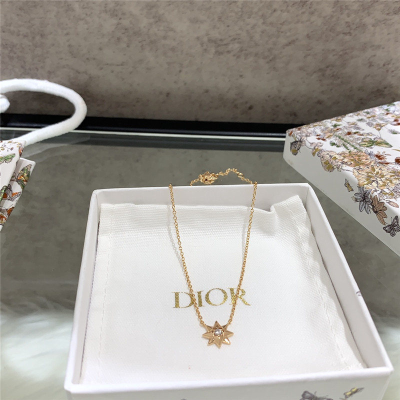D10r 8-pointed star necklace