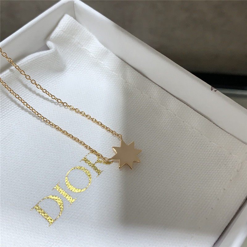 D10r 8-pointed star necklace