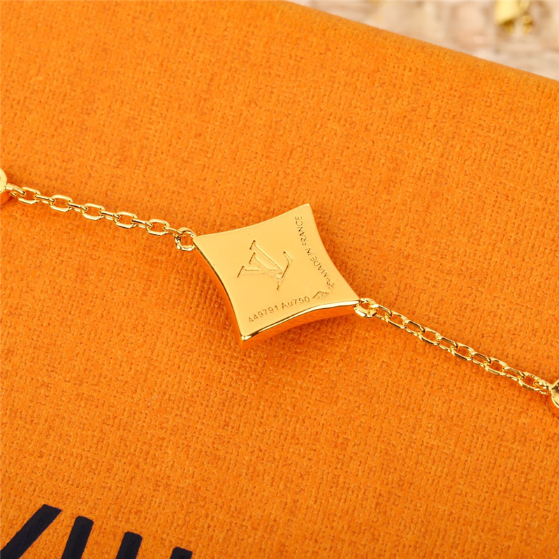 l0vis Vvtt0n lv necklace sweater chain