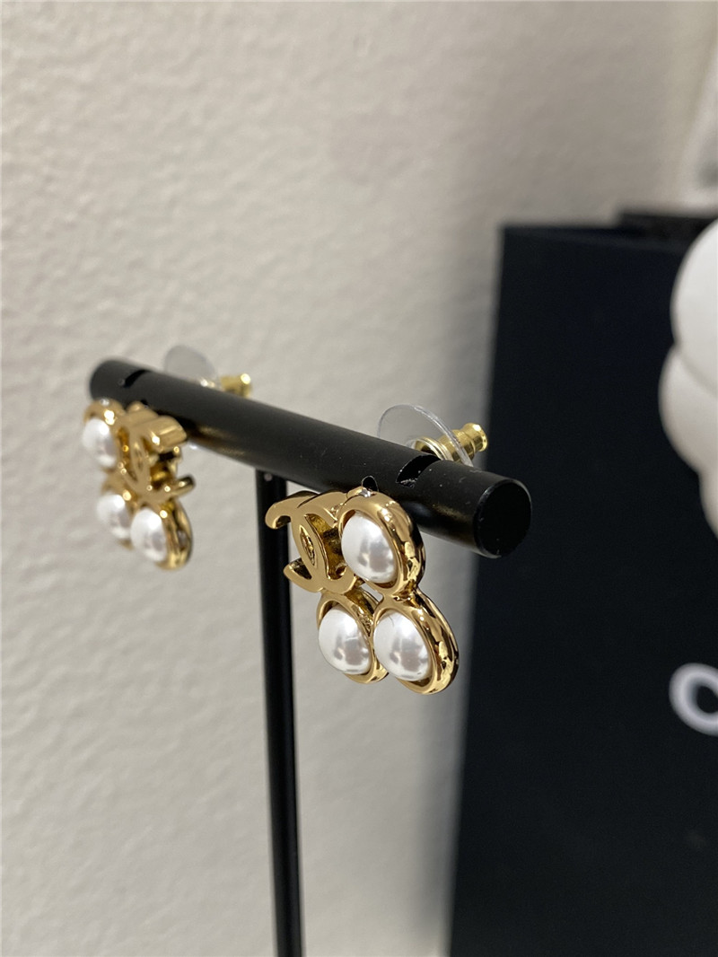 Ch**el three pearl earrings