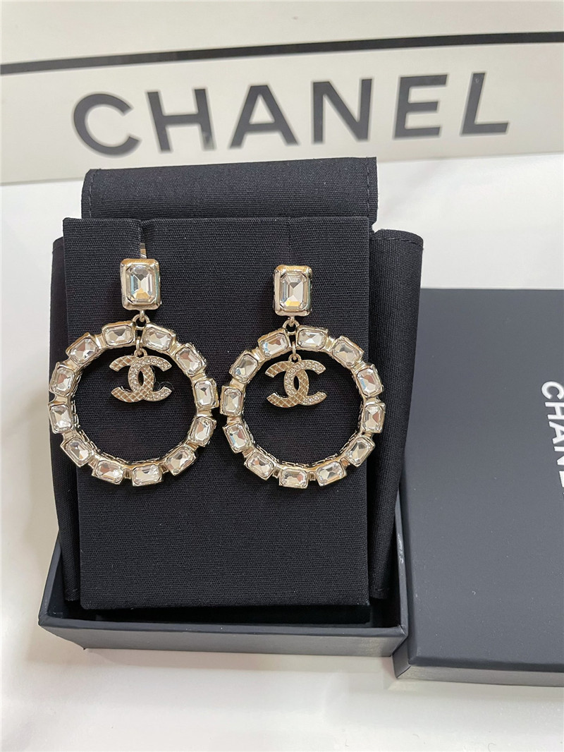 ch**el large D1am0nd ring ear clip