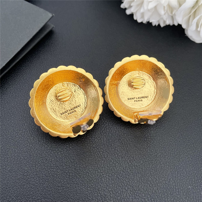 Y51 vintage resin ear clip