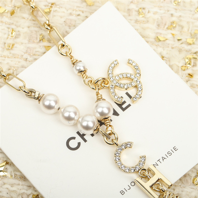 Ch**el letter pearl bracelet