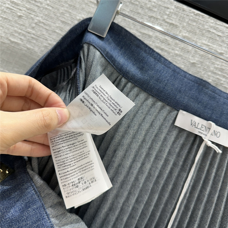 Va1e*ntin0 ach**elordion pleated denim skirt replica designer clothes