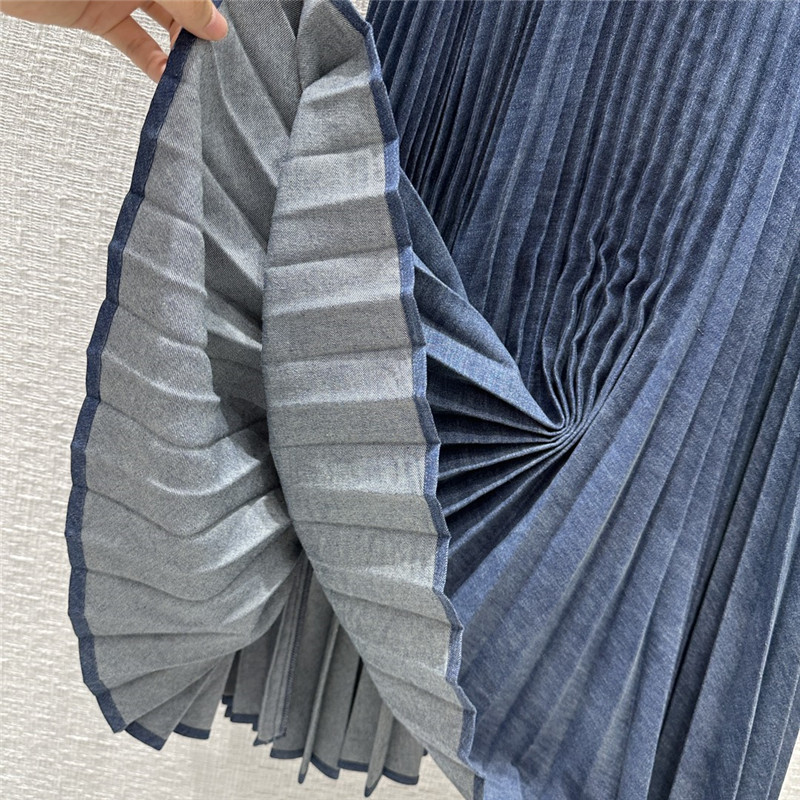 Va1e*ntin0 ach**elordion pleated denim skirt replica designer clothes