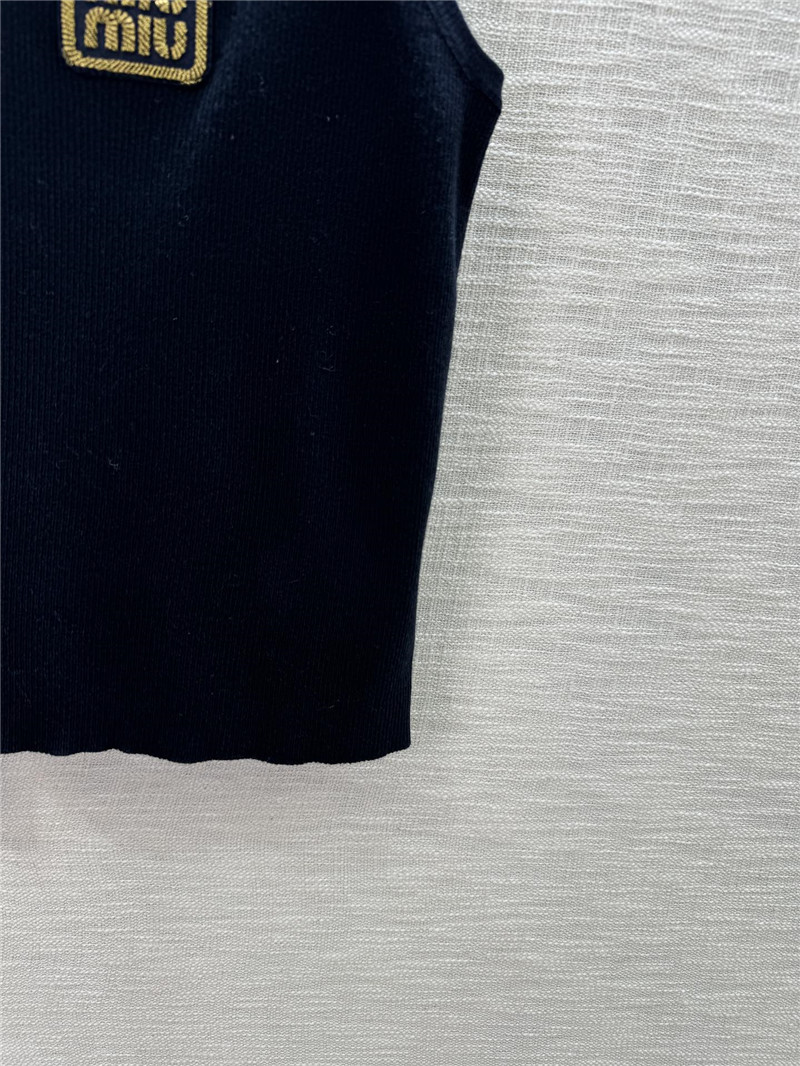 M1um1u gold thread logo knitted vest replicas clothes