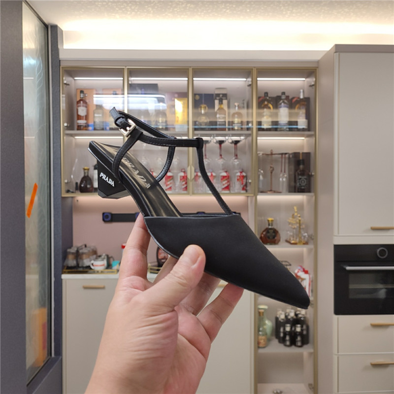 Pra*a leather slingback pumps in black