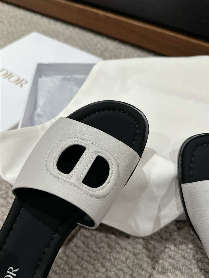 D10r d-club white leather slides