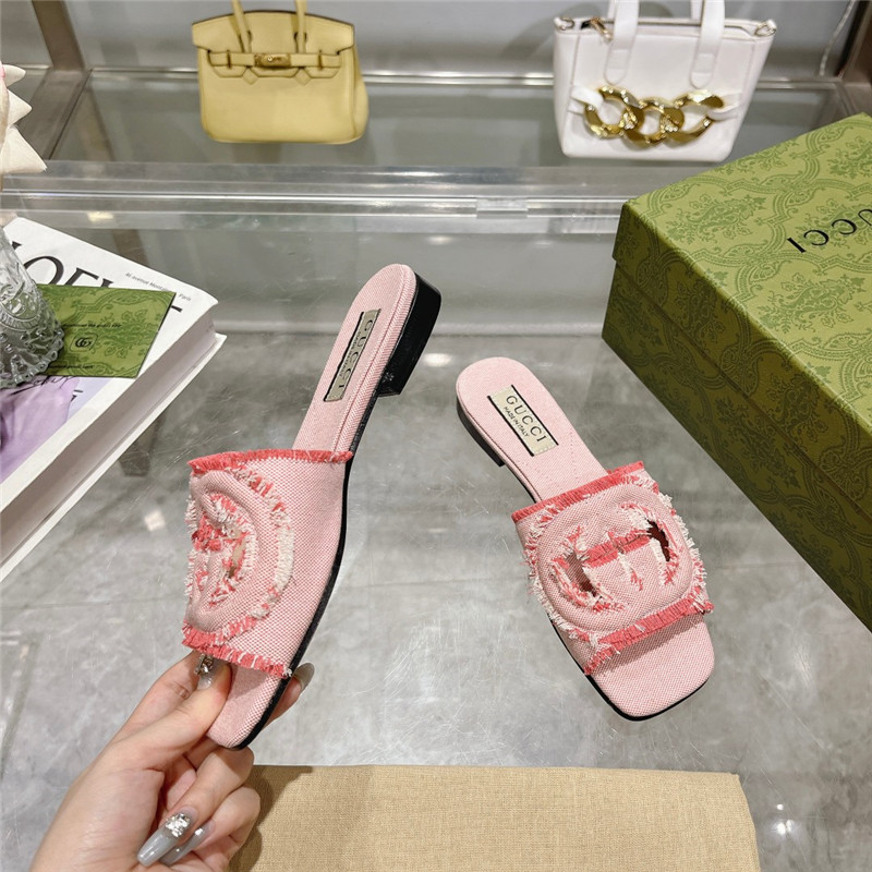 Gvc*1 interlocking g slide sandal pink canvas