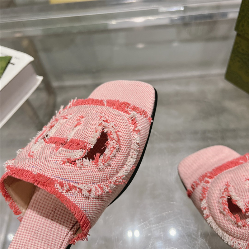 Gvc*1 interlocking g slide sandal pink canvas