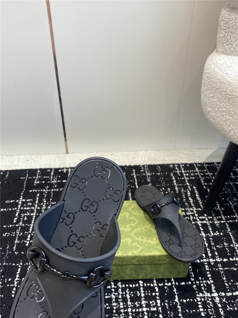 Gvc*1 horsebit thong sandals in black