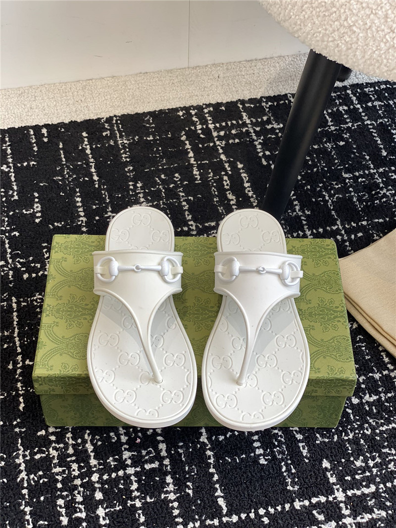 Gvc*1 horsebit thong sandals in white