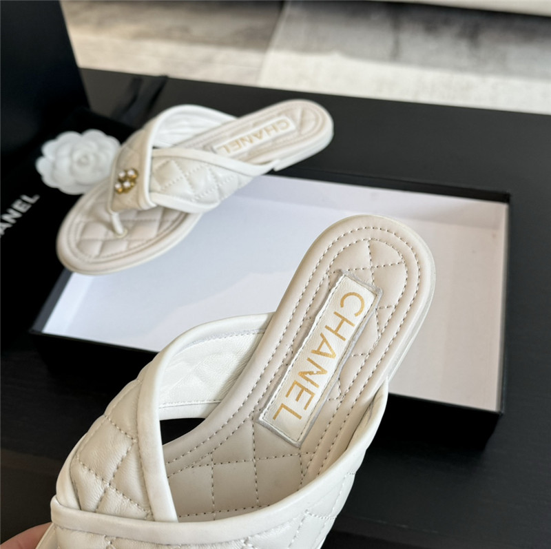 Ch**el tweed white flats flip flop