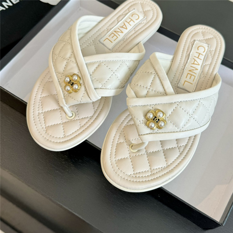Ch**el tweed white flats flip flop