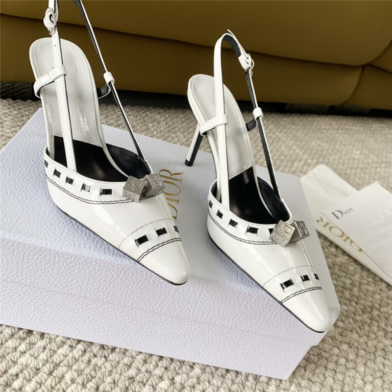 D10r white patent leather pointed toe pumps