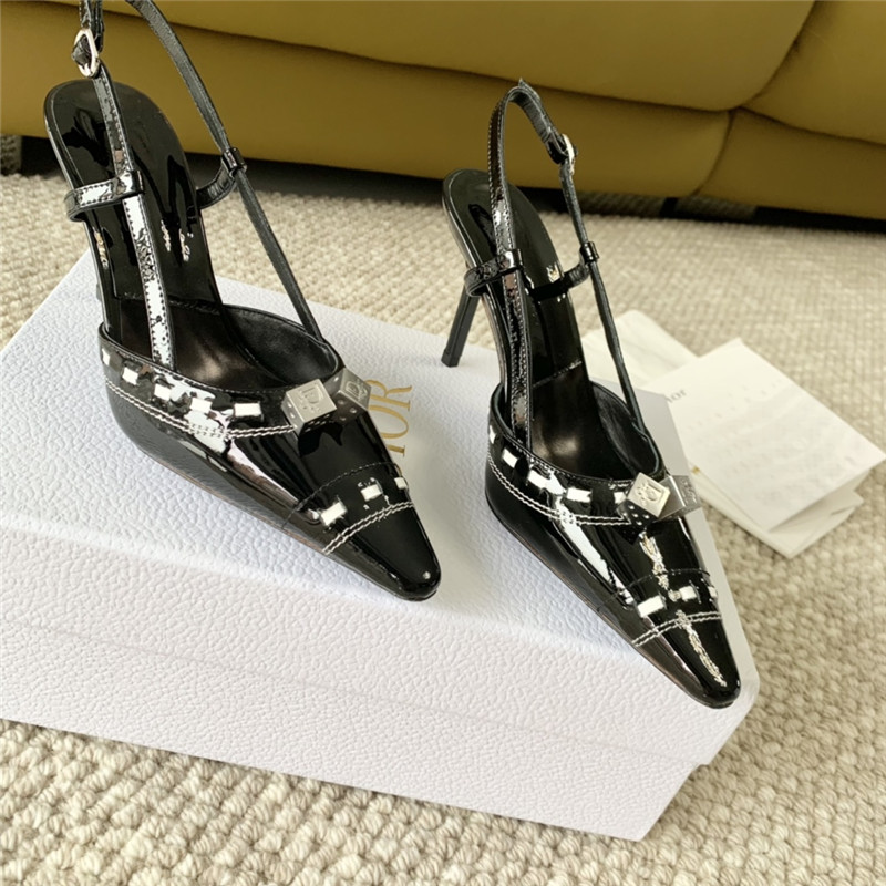 D10r black patent leather pointed toe pumps