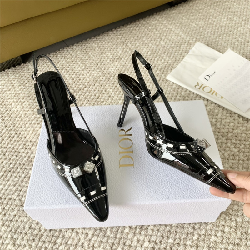 D10r black patent leather pointed toe pumps
