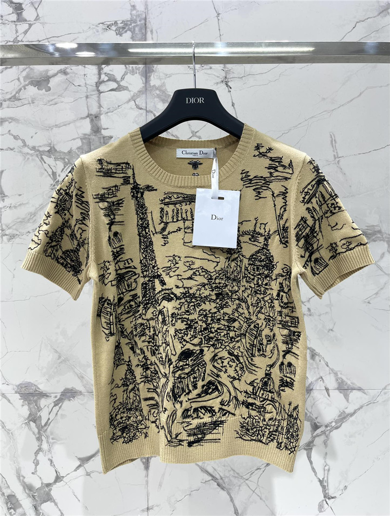 D10r embroidered painting knit t-shirt in beige