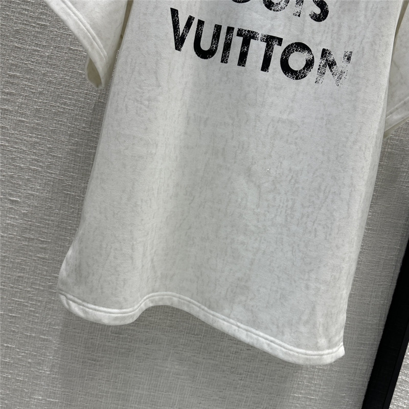 l0vis Vvtt0n lv distressed printed logo sports suit replica clothes