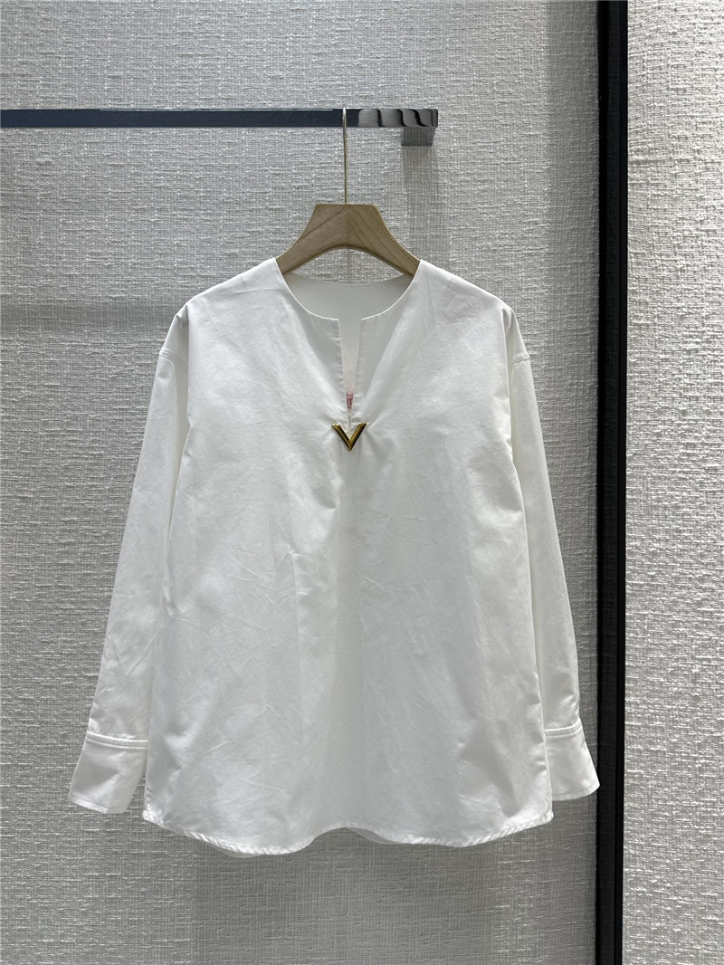 Va1e*ntin0 hardware v-button round collar white shirt replica clothes
