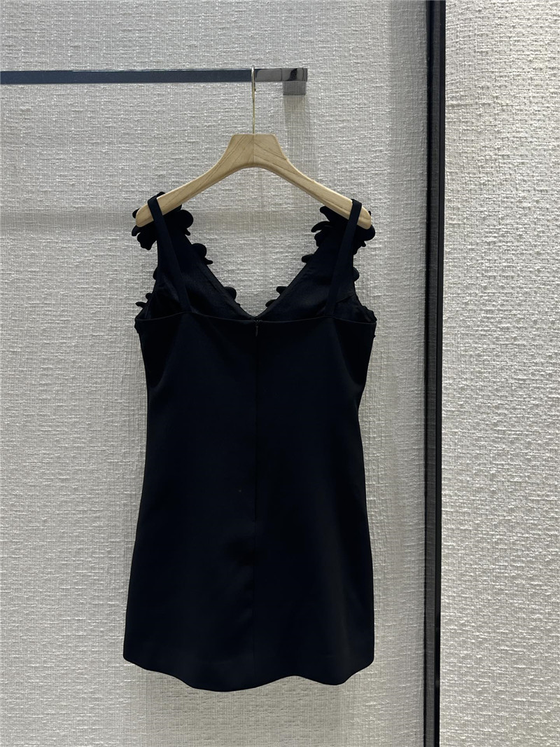 Va1e*ntin0 suspender black dress replica clothes