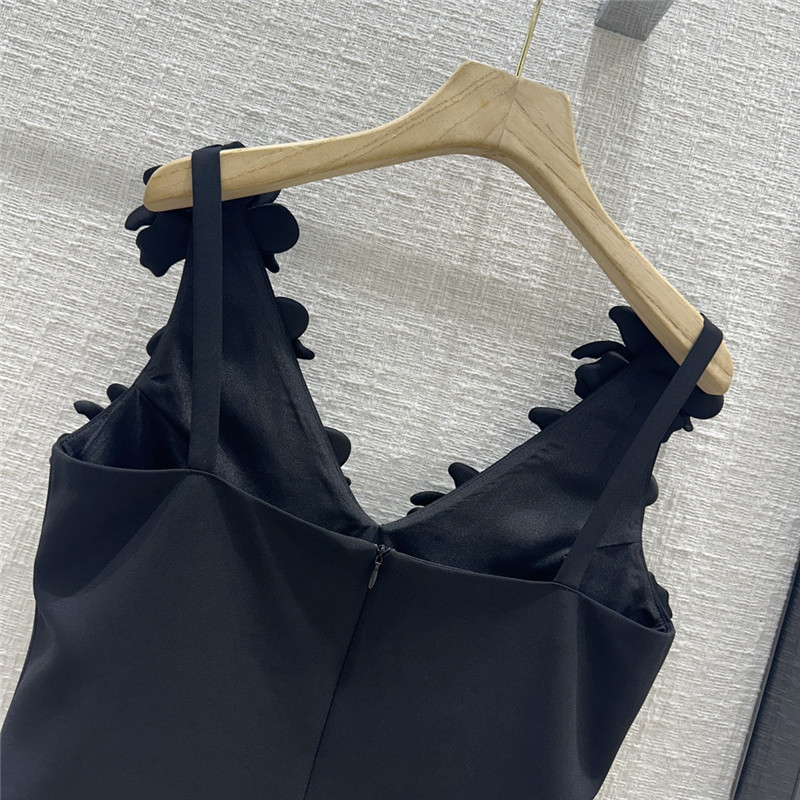 Va1e*ntin0 suspender black dress replica clothes