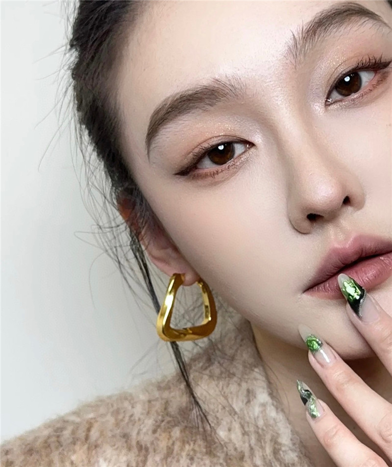 b0tt*ga Ven*ta triangle earrings