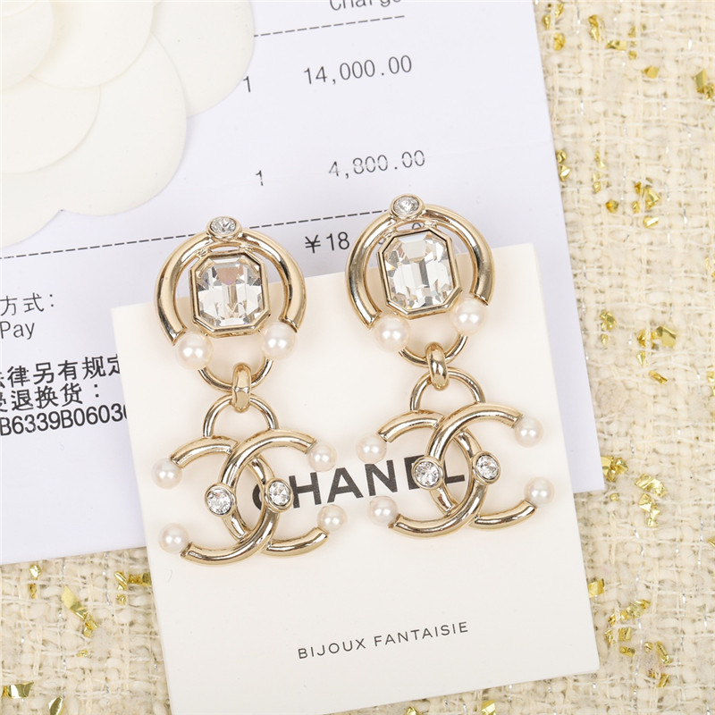 ch**el double t square D1am0nd earrings