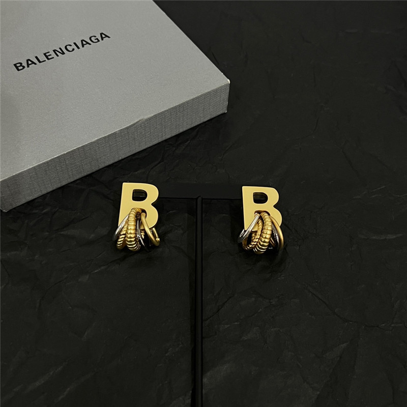 Ba1en*iaga simple and elegant earrings