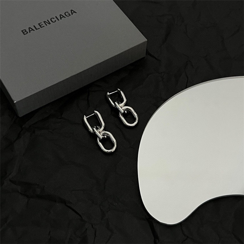 Ba1en*iaga simple and elegant earrings