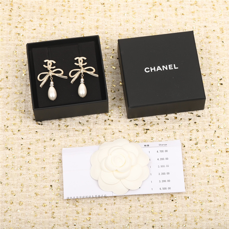 Ch**el bow pearl earrings