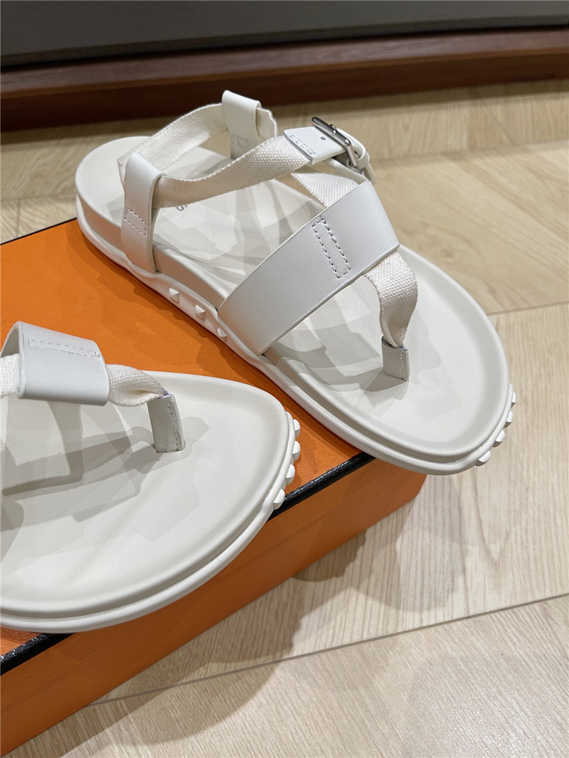 H**me5 inboard sandals white