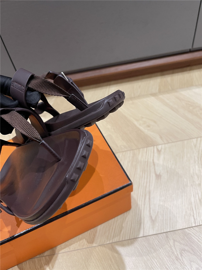 H**me5 inboard sandals brown