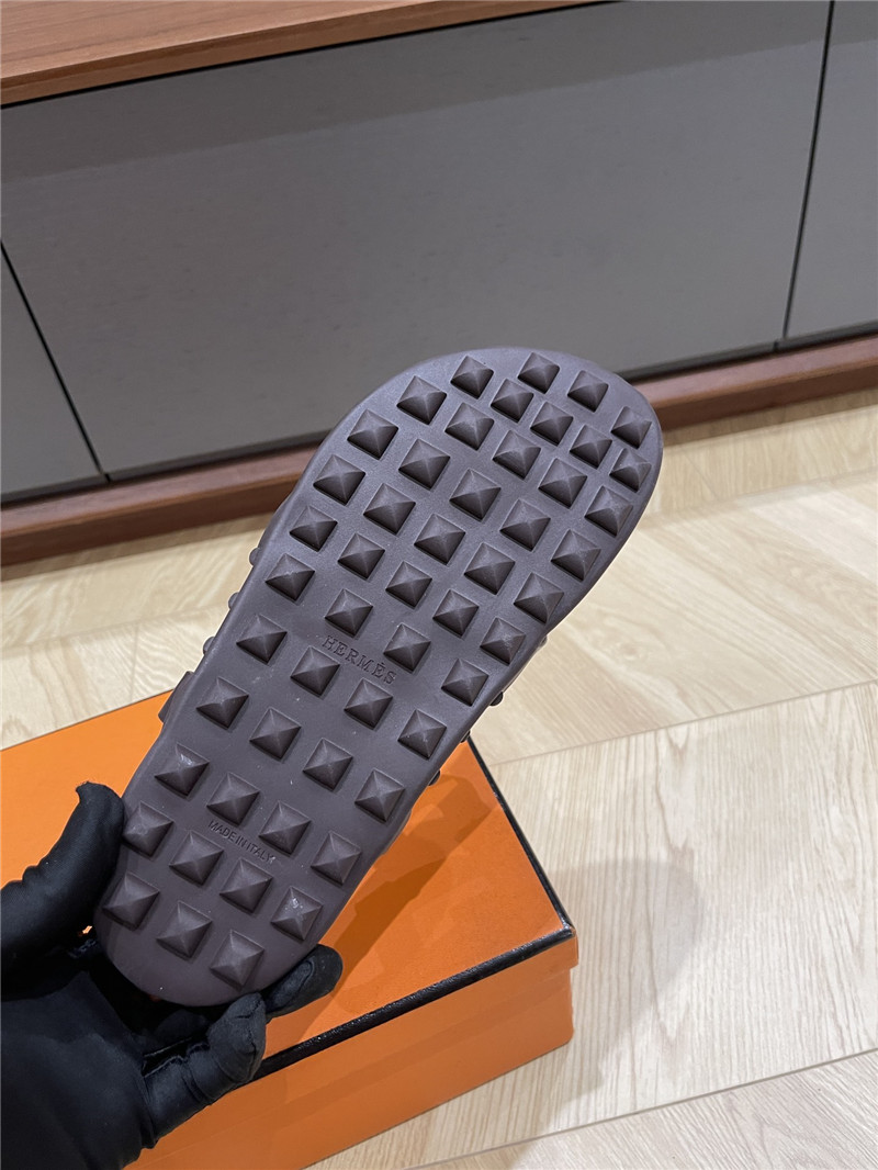 H**me5 inboard sandals brown