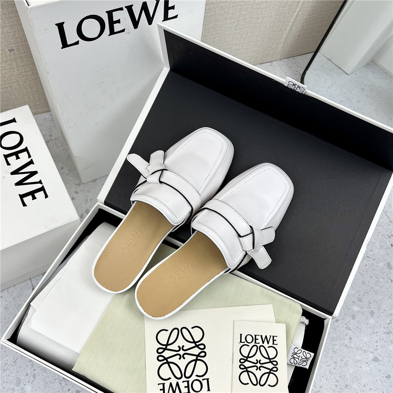 L0ew* gate flat mule in white