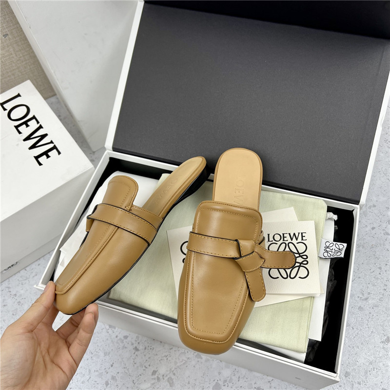 L0ew* gate flat mule in brown