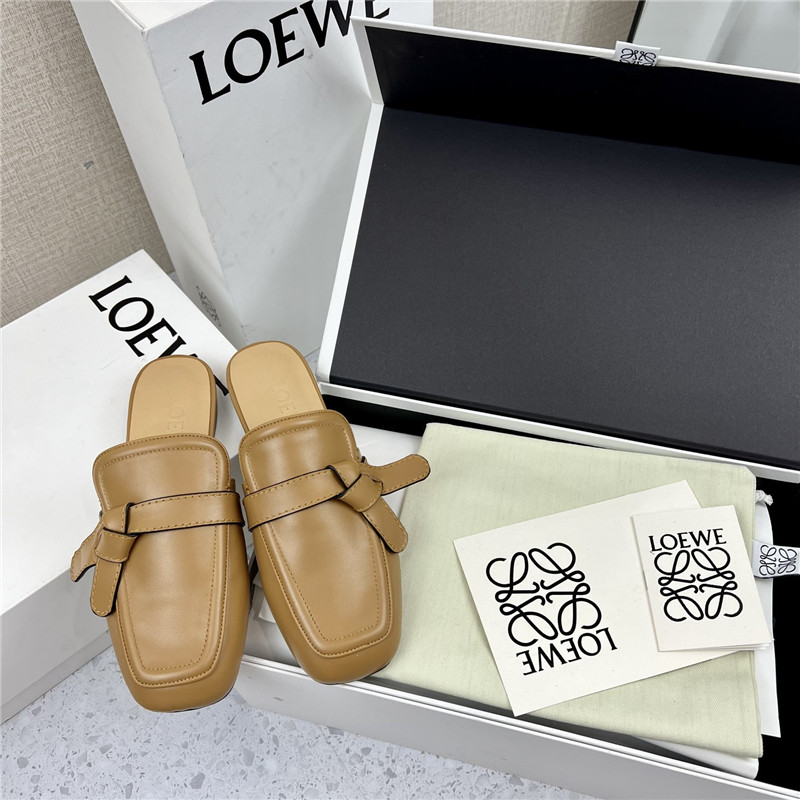 L0ew* gate flat mule in brown