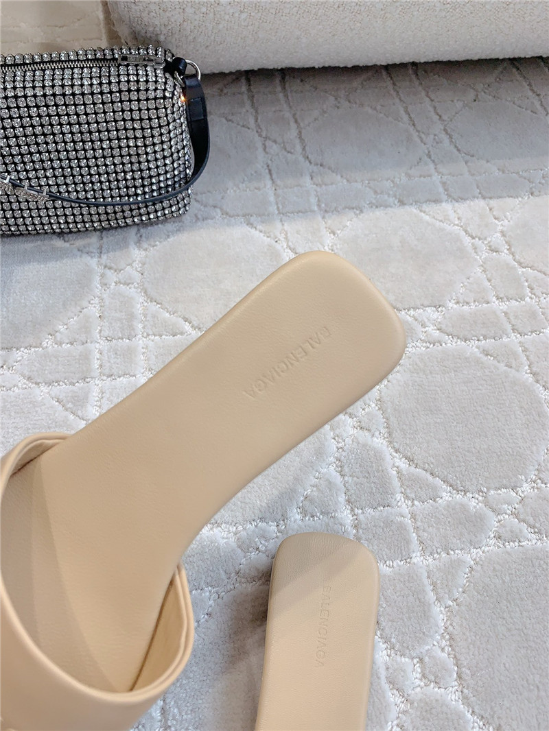 Ba1en*iaga duty free beige leather logo slide sandals