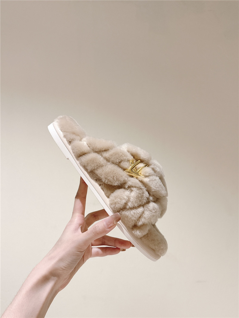 l0vis Vvtt0n fluffy slippers beige