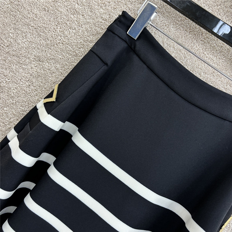 Va1e*ntin0 striped gradient skirt replica clothing sites