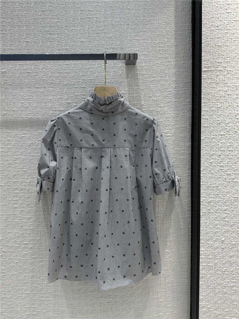 D10r greyish-white polka dot short-sleeved shirt