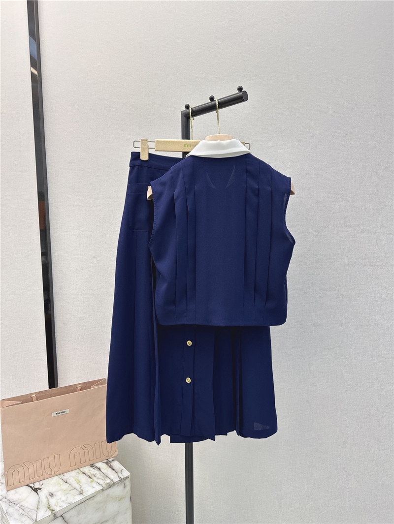 M1um1u sleeveless vest shirt + pleated skirt set replicas clothes