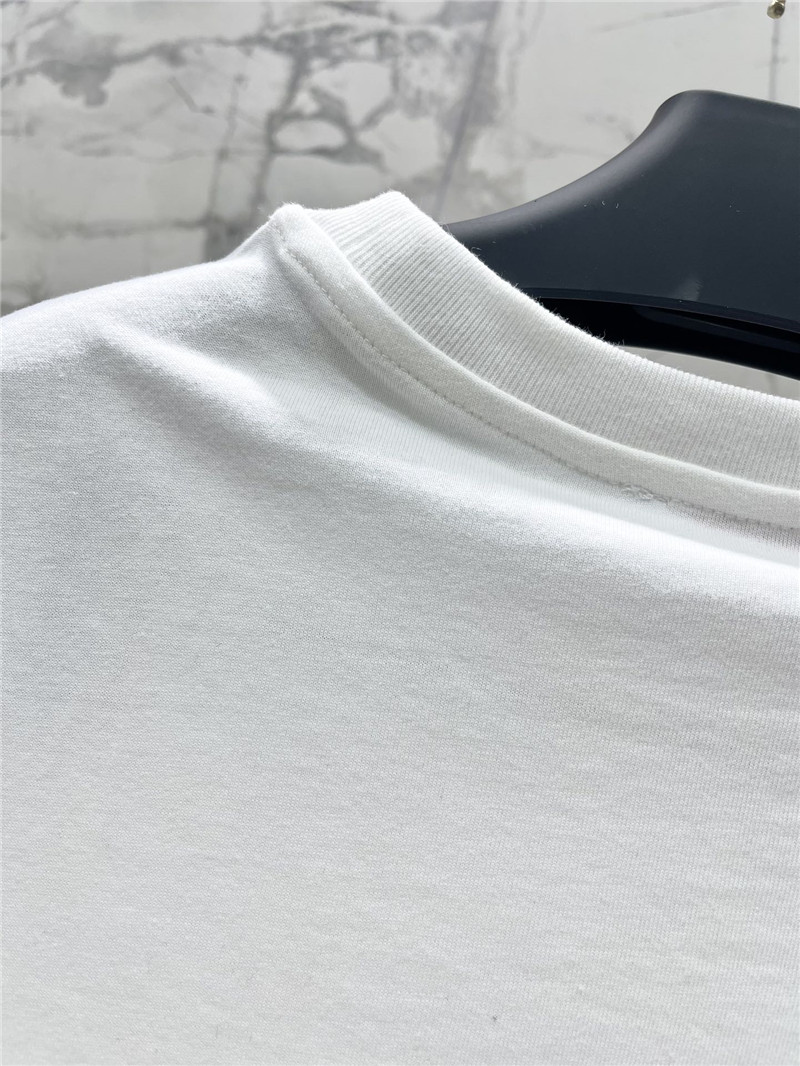 Va1e*ntin0 crew neck short sleeve replica clothing