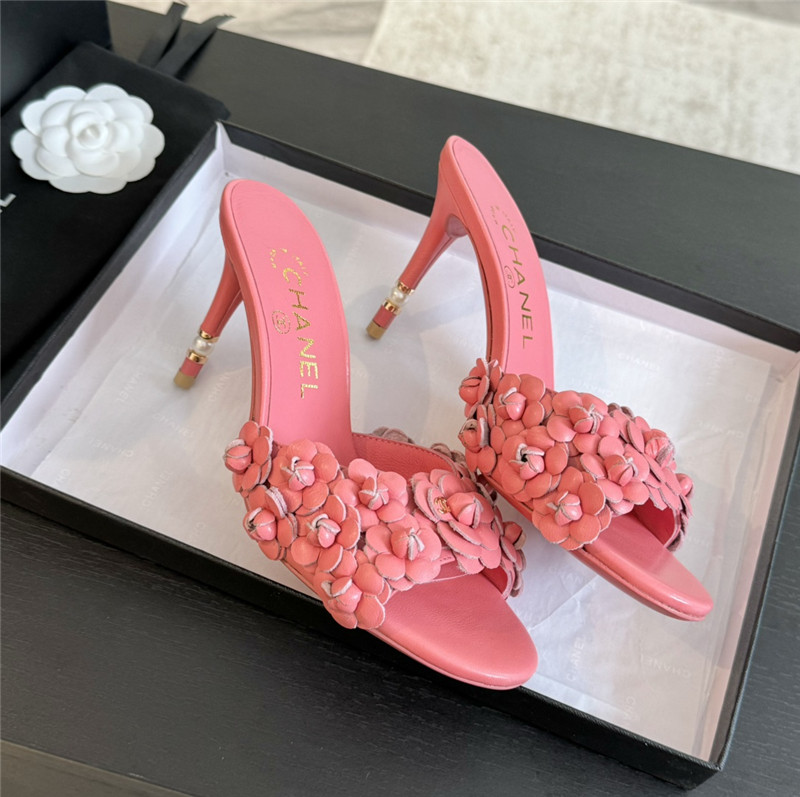 Ch**el camellia heels mules
