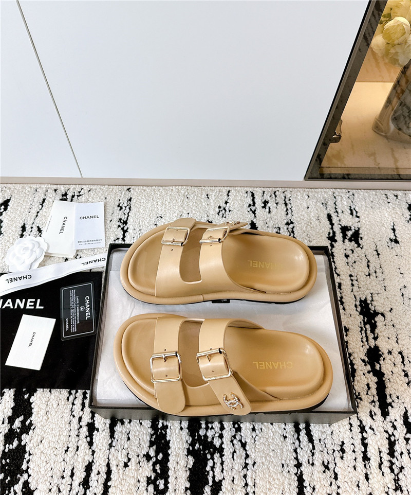 Ch**el buckle platform slippers sandals in beige