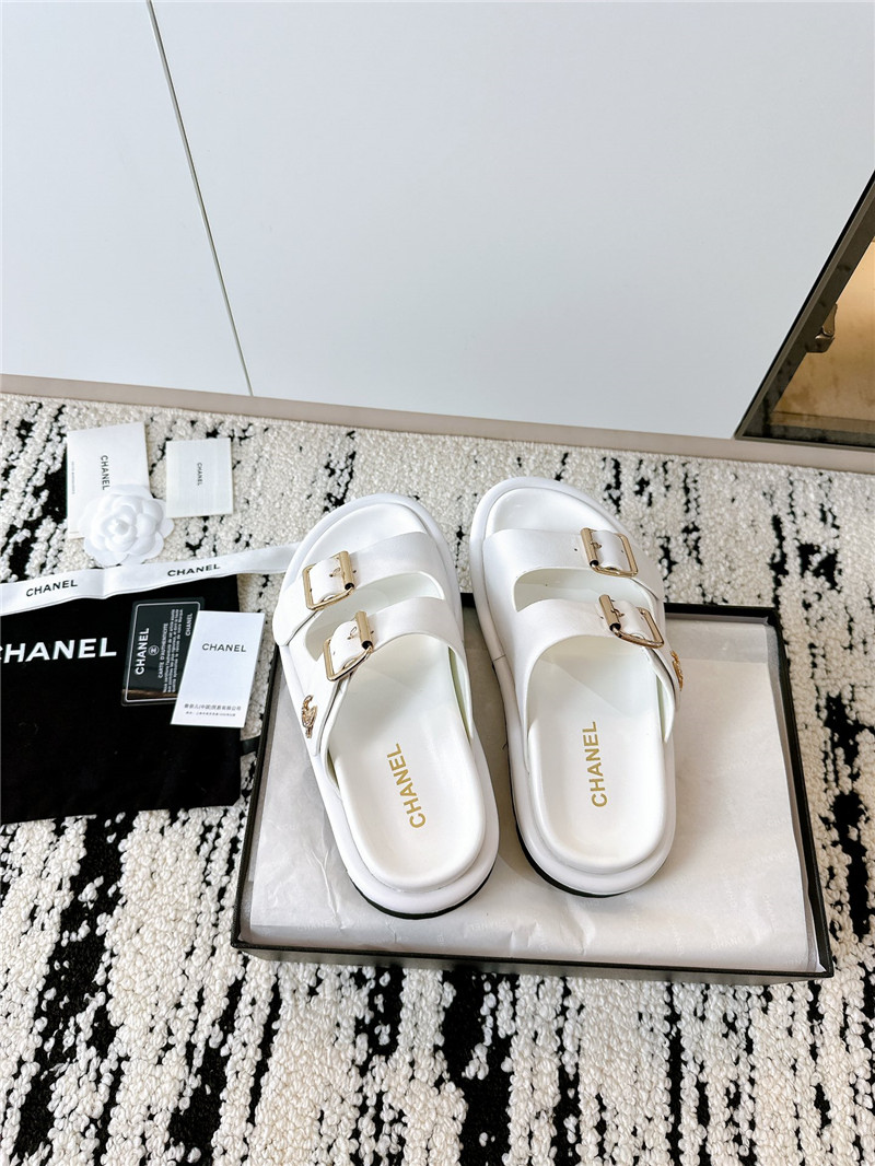 Ch**el buckle platform slippers sandals white