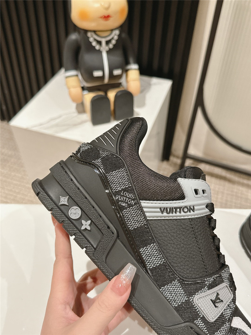l0vis Vvtt0n lv trainer sneakers in black denim