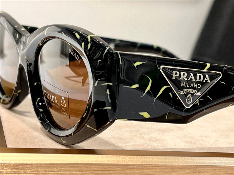Pra*a retro stylish sunglasses