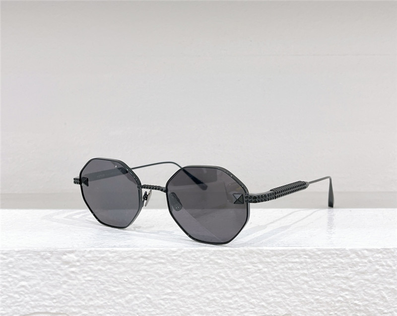 Va1e*ntin0 unique personality sunglasses