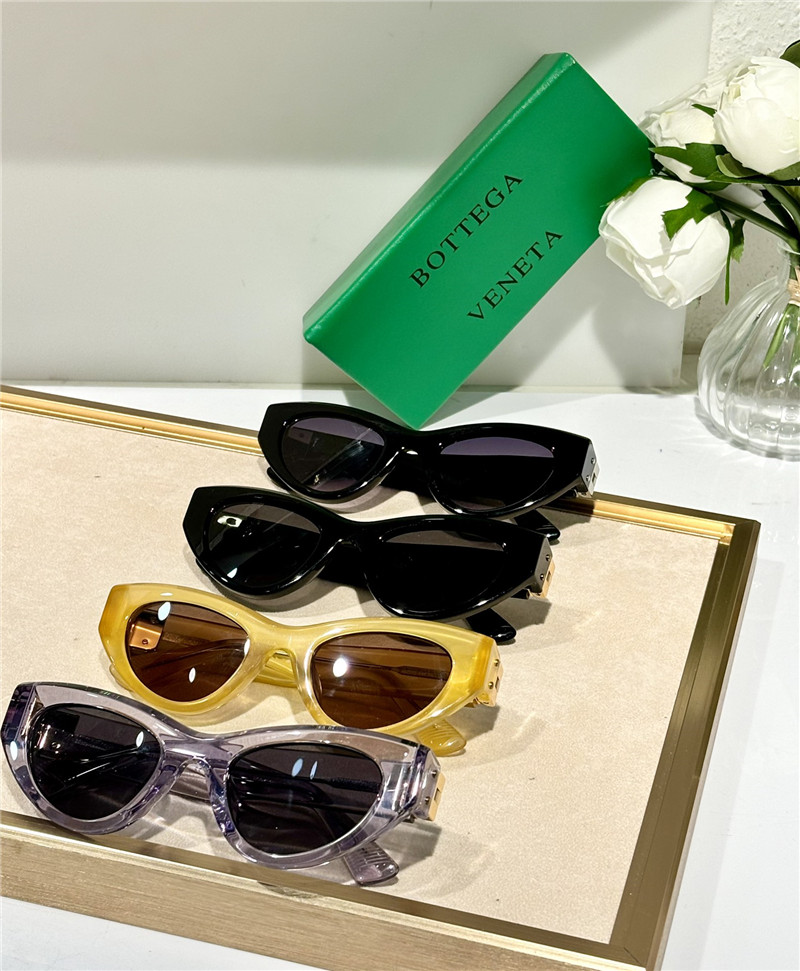 b0tt*ga Ven*ta cat-eye sunglasses